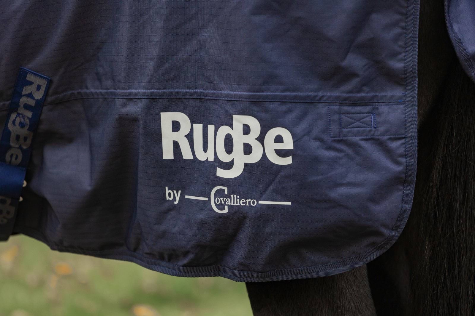 Derka przeciwdeszczowa dla konia RugBe HighNeck, granatowy, Covalliero - obrazek 6